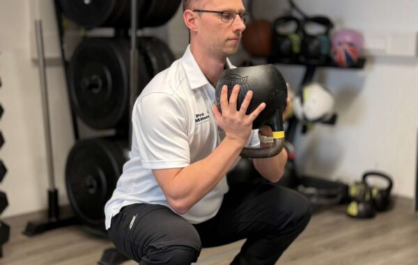 Gezieltes Krafttraining und Rehabilitation in der PureMotion Praxis in 1220 Wien zur Steigerung der Leistungsfähigkeit.